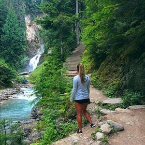 Meet your Posher, Melanie